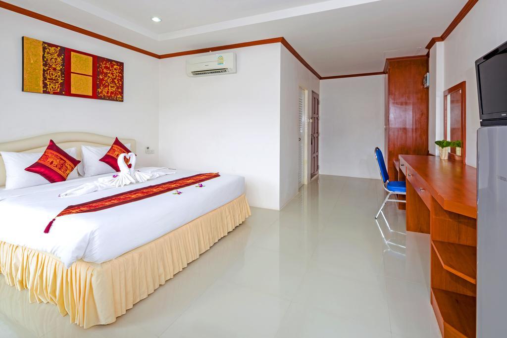 Phusita House 2 Hotell Patong Exteriör bild