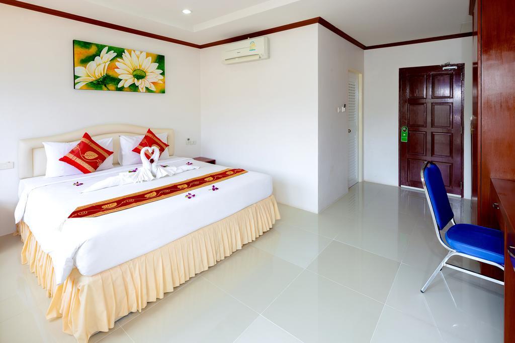 Phusita House 2 Hotell Patong Exteriör bild