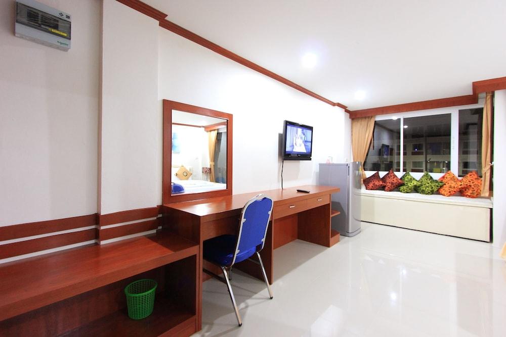 Phusita House 2 Hotell Patong Exteriör bild