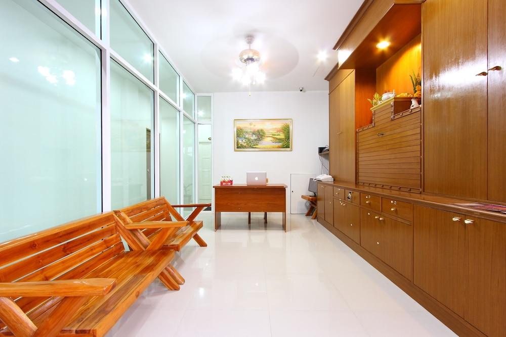 Phusita House 2 Hotell Patong Exteriör bild