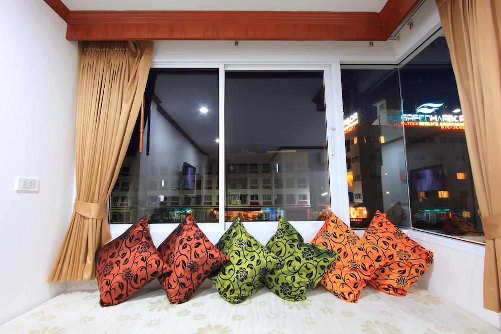 Phusita House 2 Hotell Patong Exteriör bild