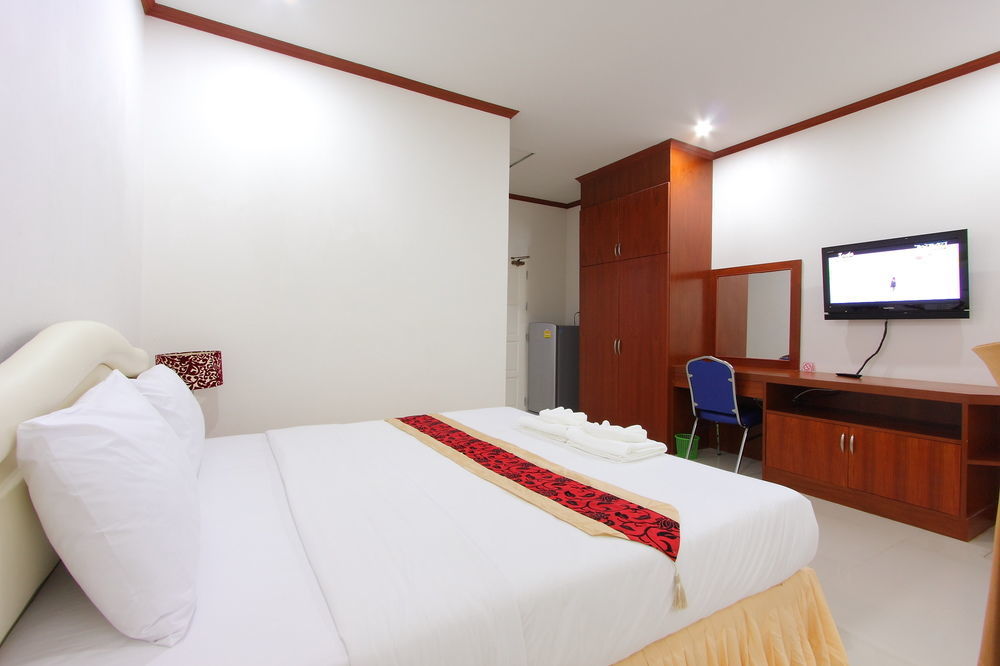 Phusita House 2 Hotell Patong Exteriör bild