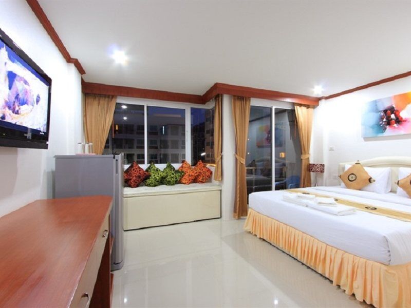 Phusita House 2 Hotell Patong Exteriör bild